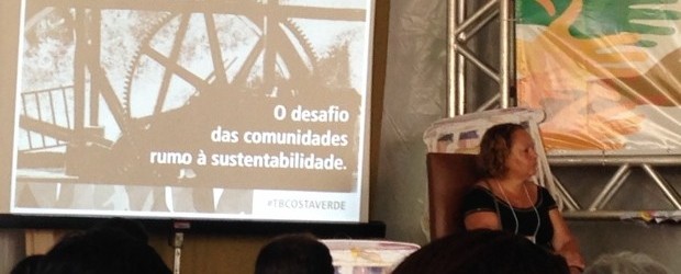 Professora Teresa Mendonça, da UFRRJ, participa da mesa sobre turismo de base comunitária.