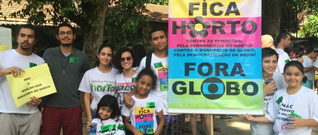 Moradores protestam contra a influência da Rede Globo