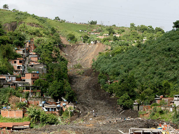 Vista do Morro do Bumba, em Niterói, após deslizamento em 2010