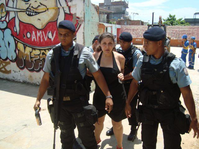 Jornalista e moradora de Vidigal, Mariana Albanese, foi detida