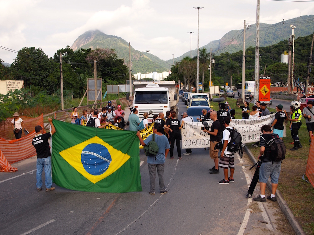 Vila Autodromo bloqueia a construção olímpica.