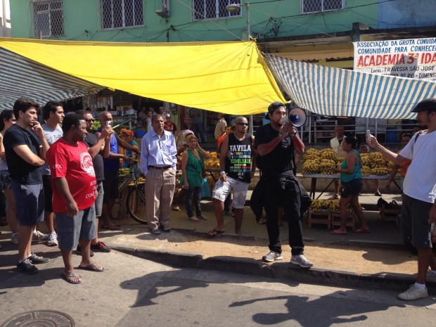 Raull Santiago em atividade e mobilização na feira da favela da Grota, no Complexo do Alemão. Foto: Reprodução