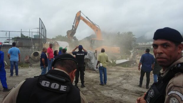 Demolição da casa do Altair. Foto: Facebook da Vila Autódromo
