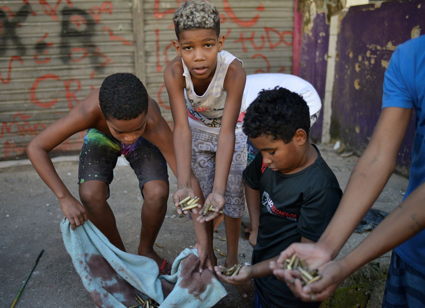 Cadê a Infância na Favela? Aumentam Tiros por Policiais, Crianças São as  Atingidas - RioOnWatch
