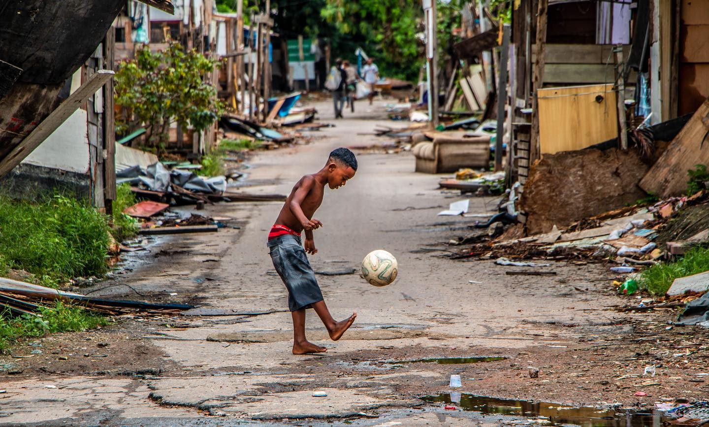 Favelados sofrem mais discriminação porque o preconceito racial e o social se misturam. Foto por: Thiago Lima