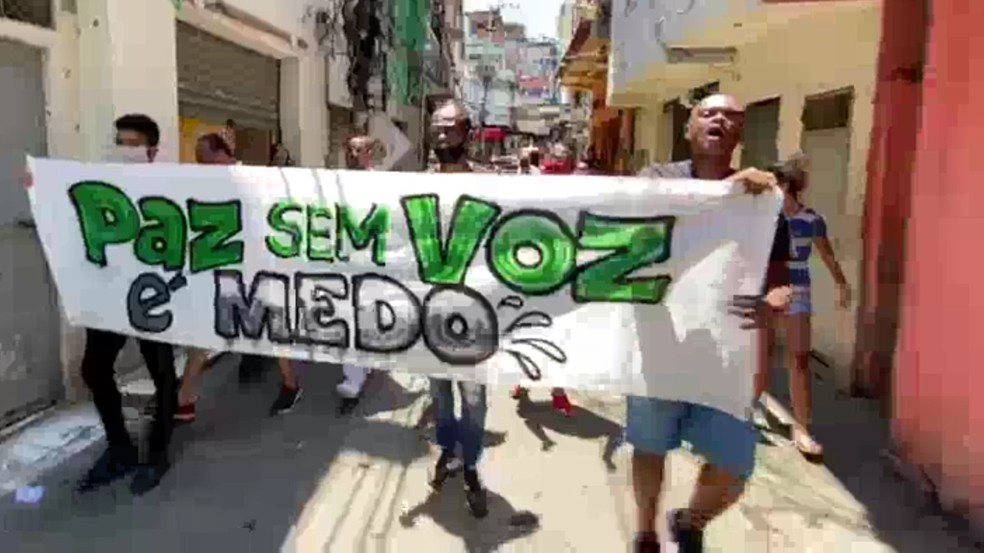 Moradores fizeram um protesto pelas ruas do Jacarezinho no dia 22 de janeiro. Foto por: Suelen Bastos/G1