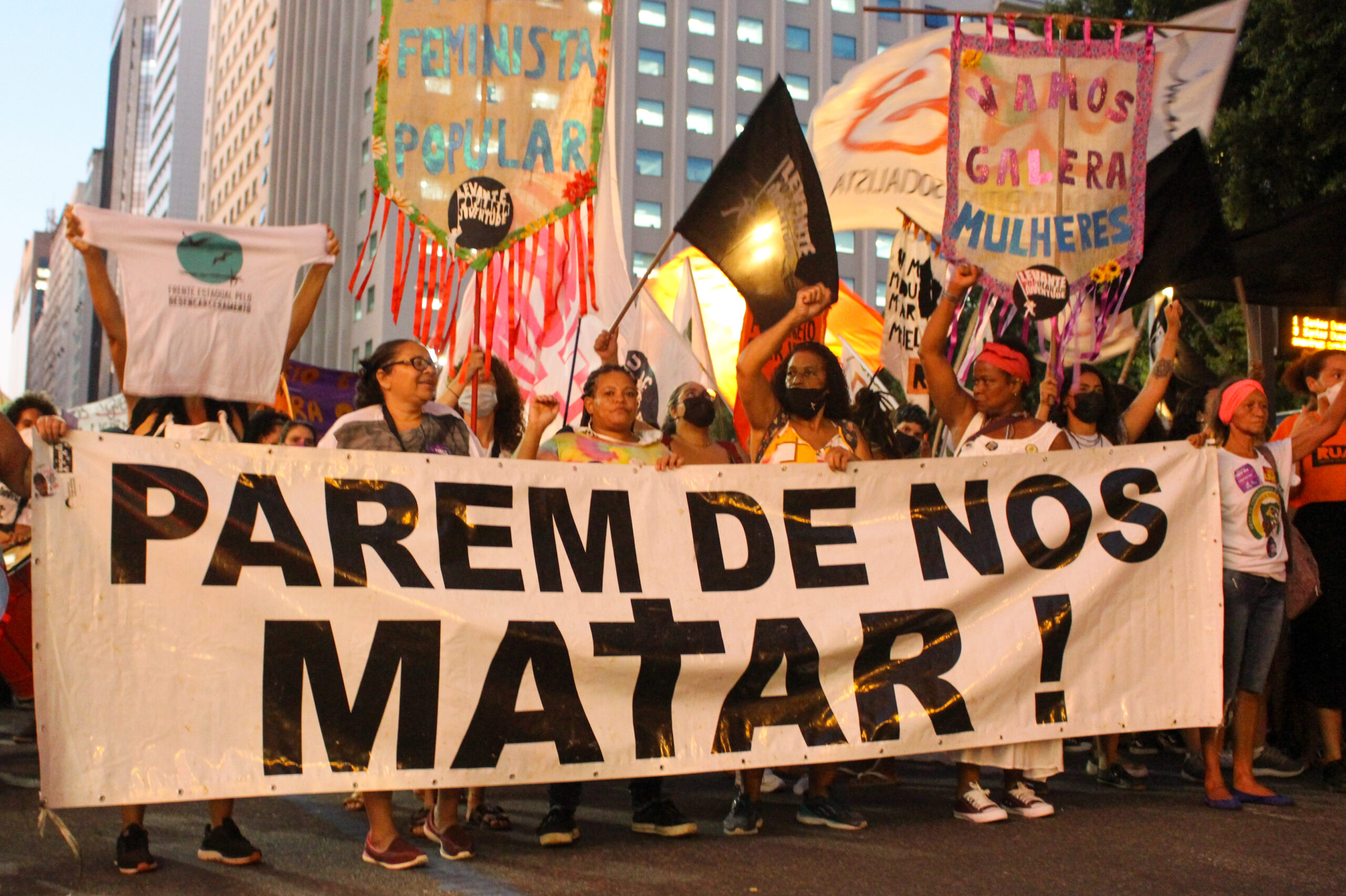 Ato do Dia Internacional da Mulher, na Cinelândia, Centro do Rio de Janeiro. Foto por: Jaqueline Suarez Ato do Dia Internacional da Mulher, na Cinelândia, Centro do Rio de Janeiro. Foto: Jaqueline Suarez