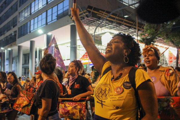 Mulheres fazem parte do grupo mais afetado pelo desemprego e perda de renda na pandemia. Foto por: Jaqueline Suarez