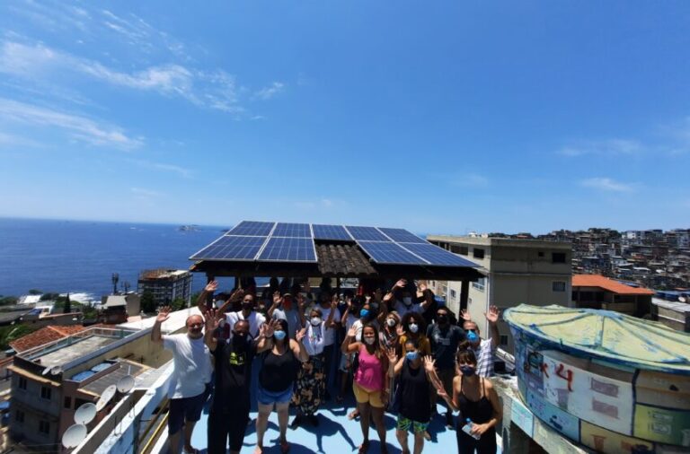 Inauguração do sistema de energia solar aconteceu em dezembro de 2021. Foto: Aline Fornel / Maré de Notícias