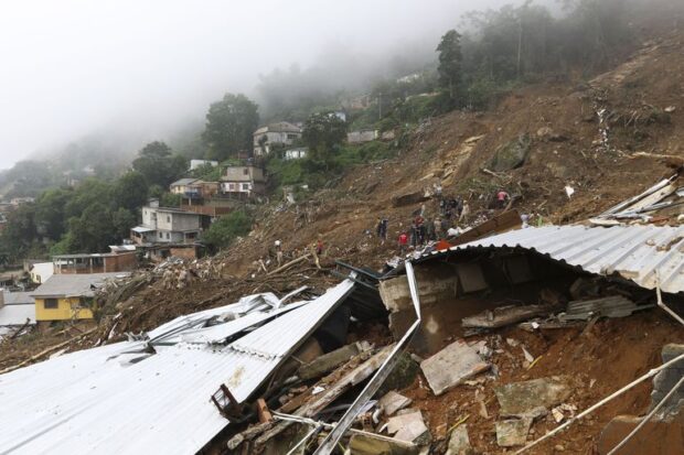 Morro da Oficina, em Petrópolis, foi um dos locais mais atingidos por temporal. Foto: Tânia Rêgo / Agência Brasil