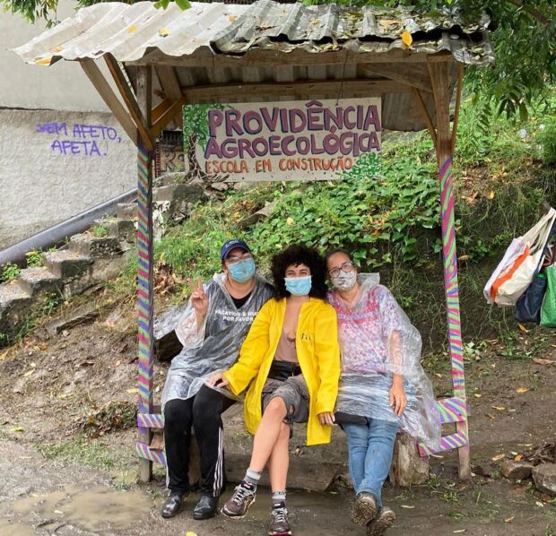 Elisângela, Lorena e Alessandra, mobilizadoras do projeto Providência Agroecológica. Foto: Providência Agroecológica