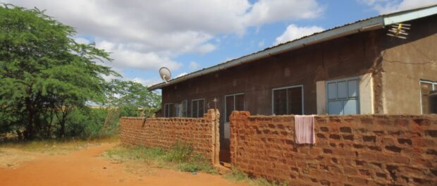 Termo Territorial Coletivo Tanzânia-Bondeni, na cidade de Voi, no Quênia. Foto do site https://cfuhabitat.hypotheses.org/