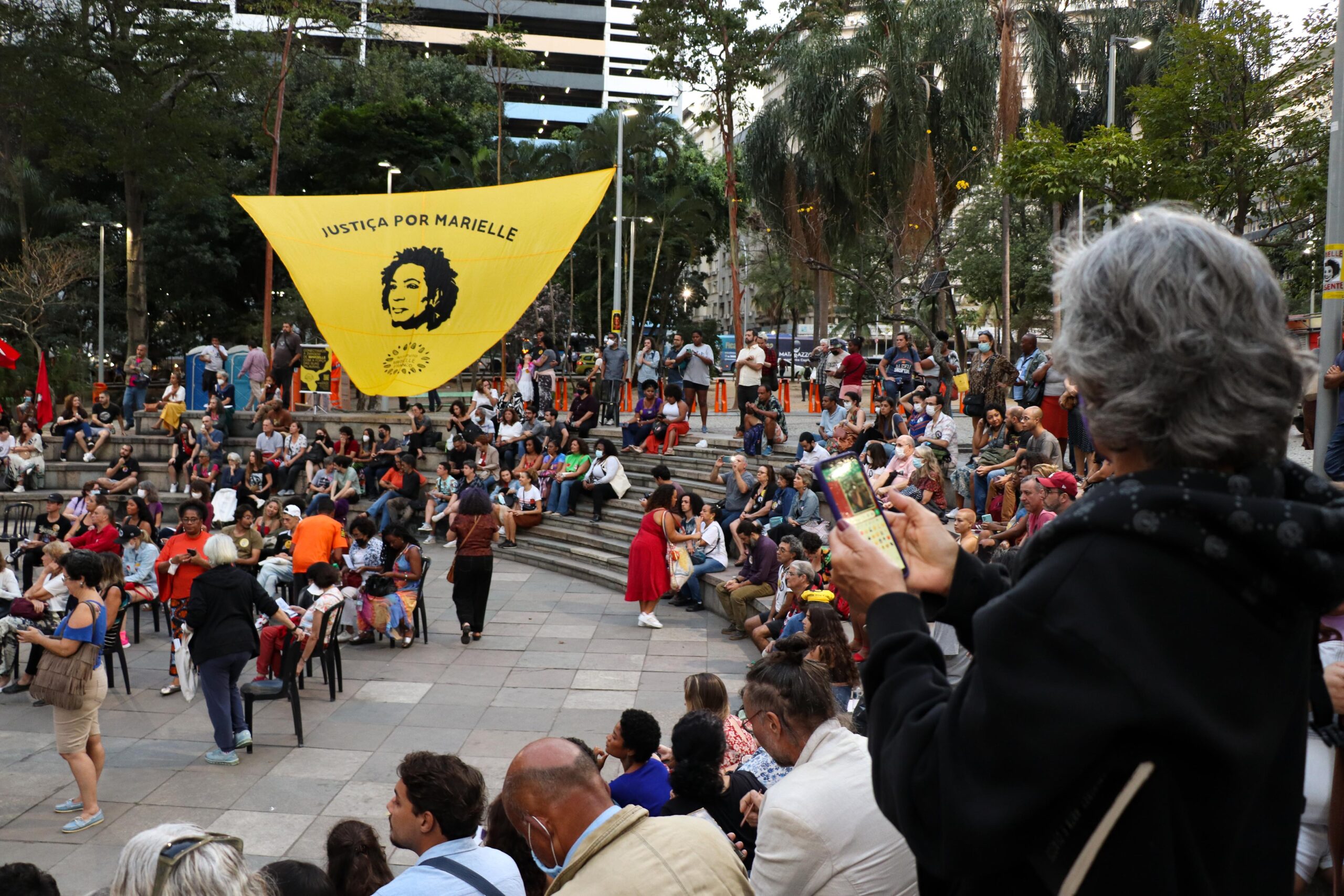 Público comparece na inauguração da estátua de Marielle Franco. Foto: Alexandre Cerqueira/ComCat