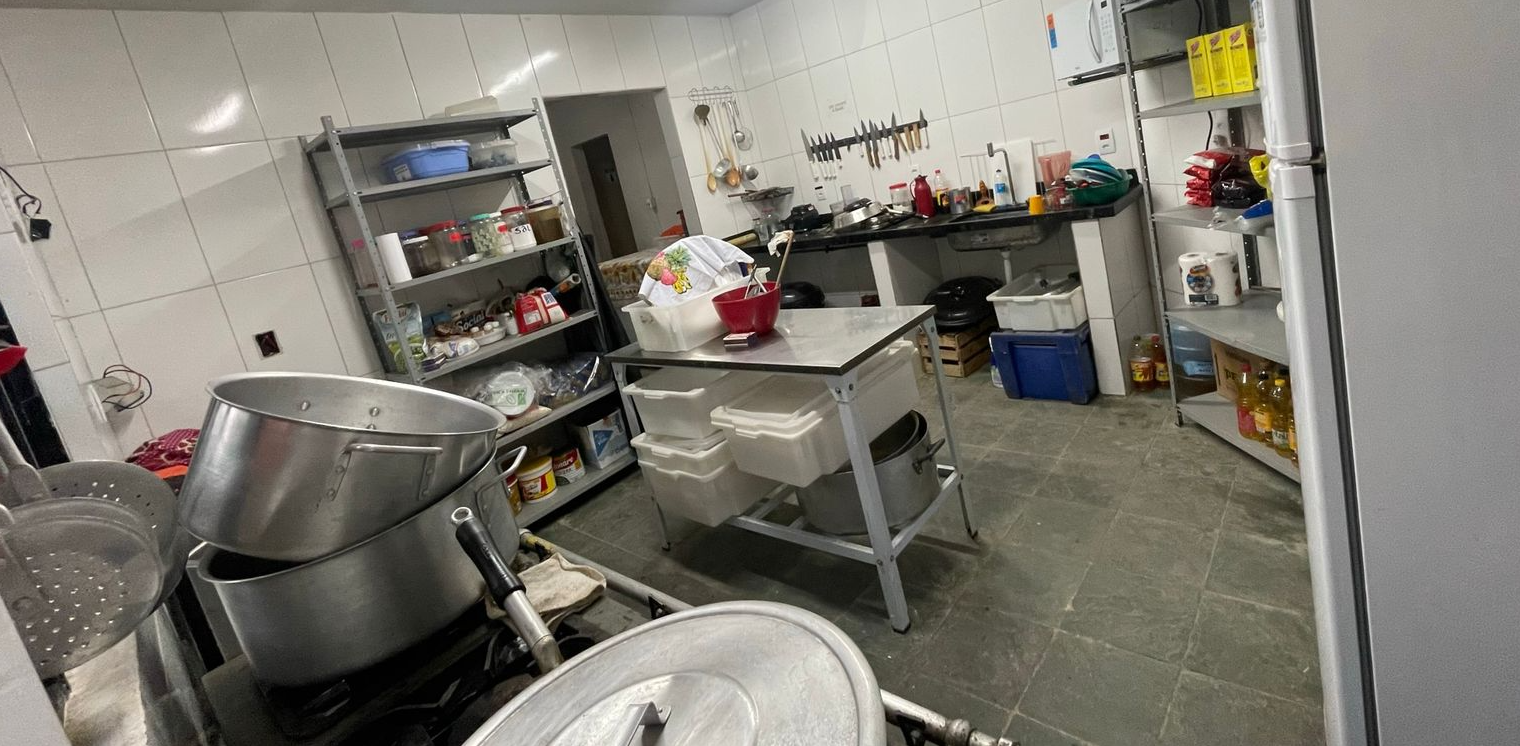 Cozinha da Frente Maré que passa por sérias dificuldades desde 2021 com a redução das doações com a flexibilização do isolamento social na pandemia. Foto: Juliana Pinho