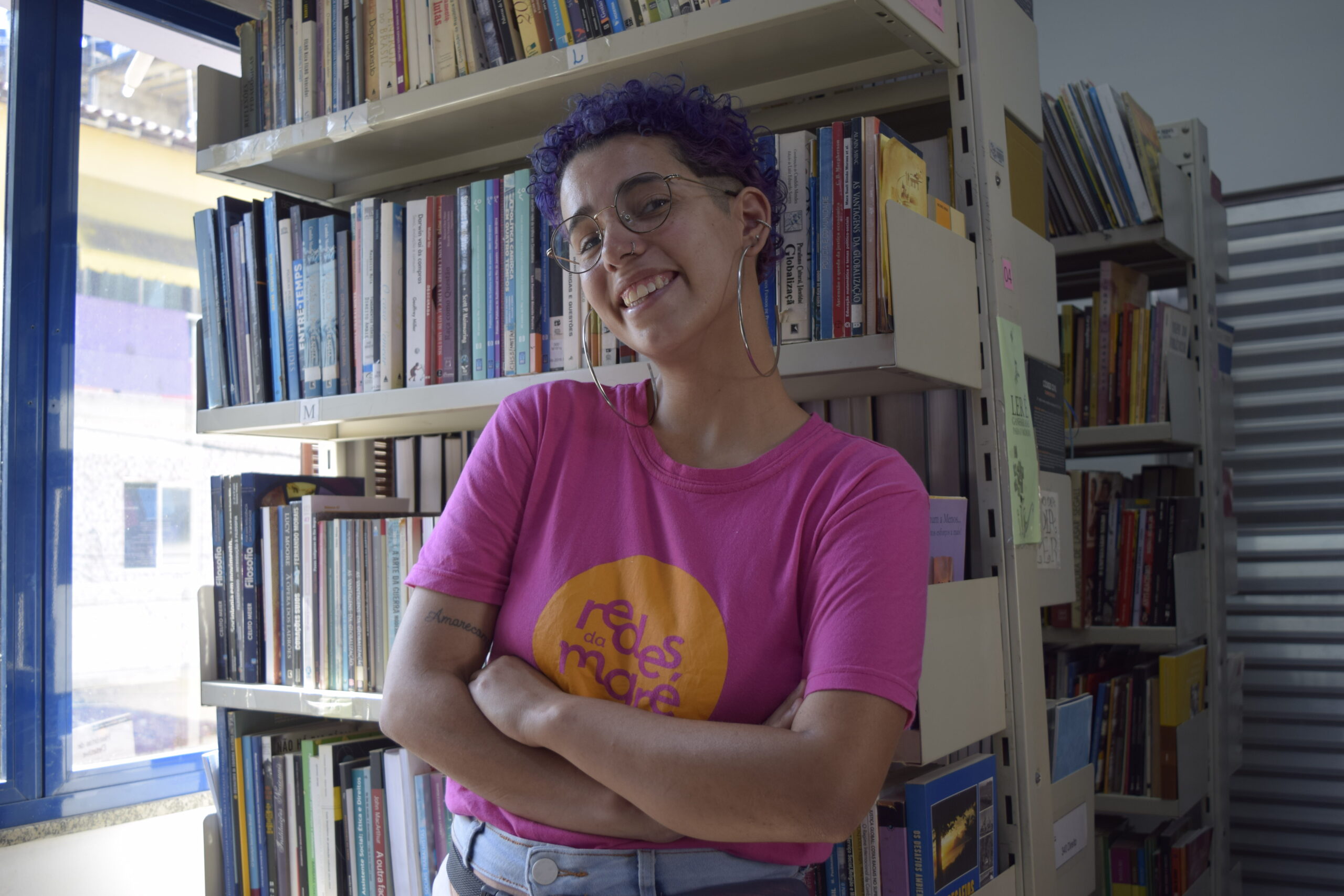 Danielle Figueiredo na biblioteca Lima Barreto, Nova Holanda, Maré.