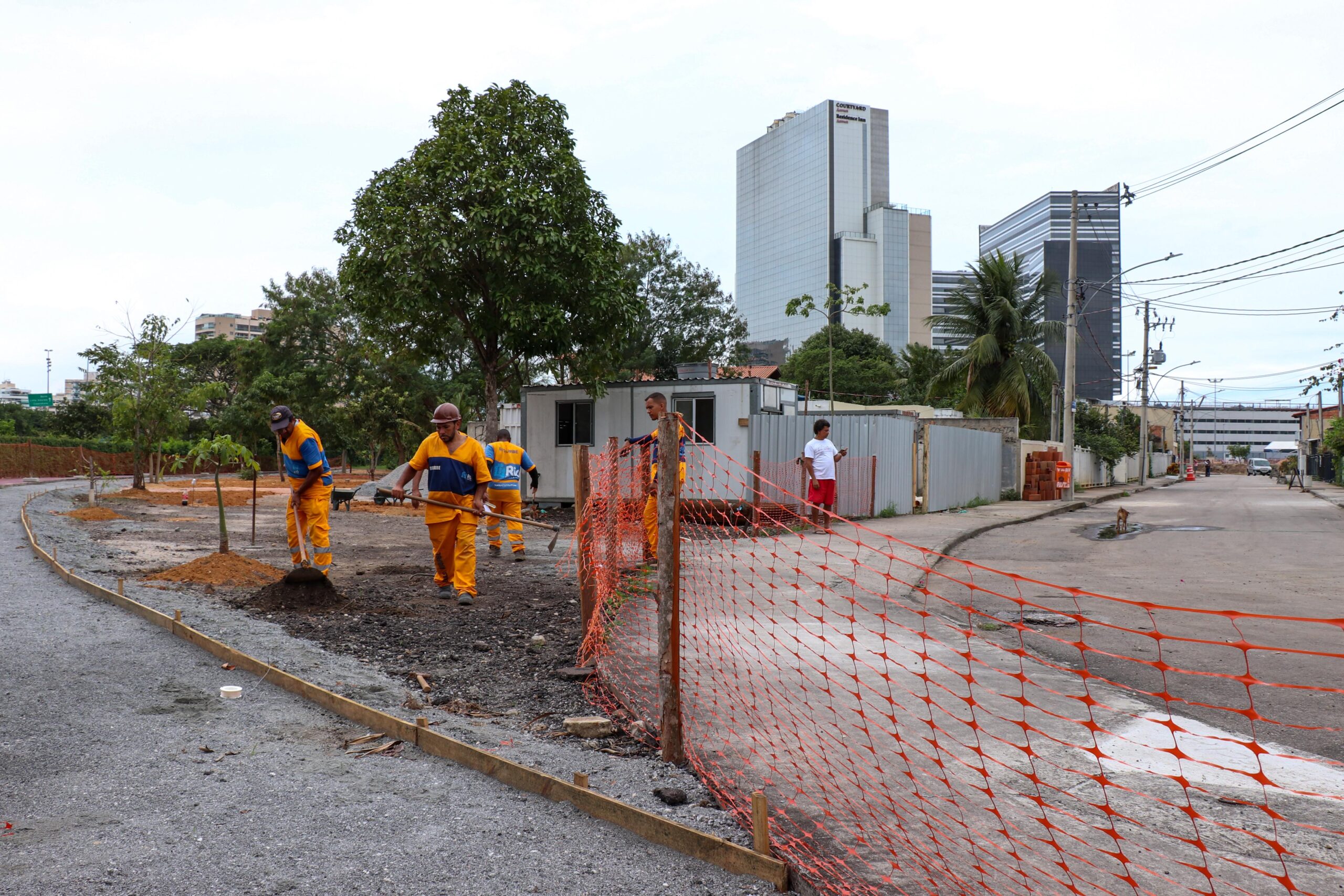 Local onde será construída a praça infantil no final da rua Vila Autódromo. Foto: Alexandre Cerqueira