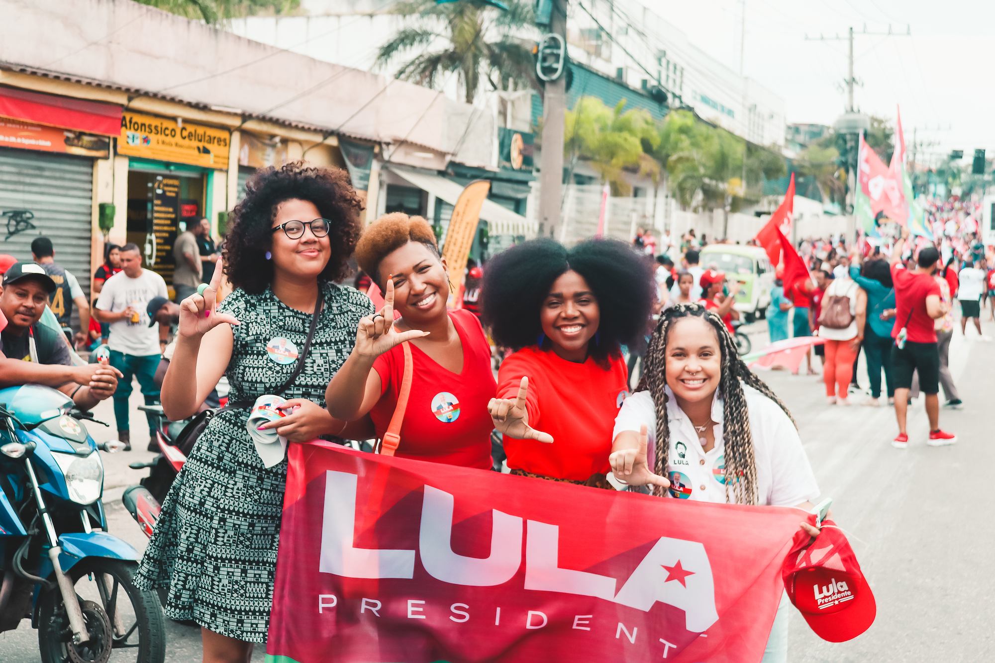 Participantes da Caminhada pela mandata Thais Ferreira, parlamentar do PSOL no Rio de Janeiro. Foto: Jeferson Rodrigues