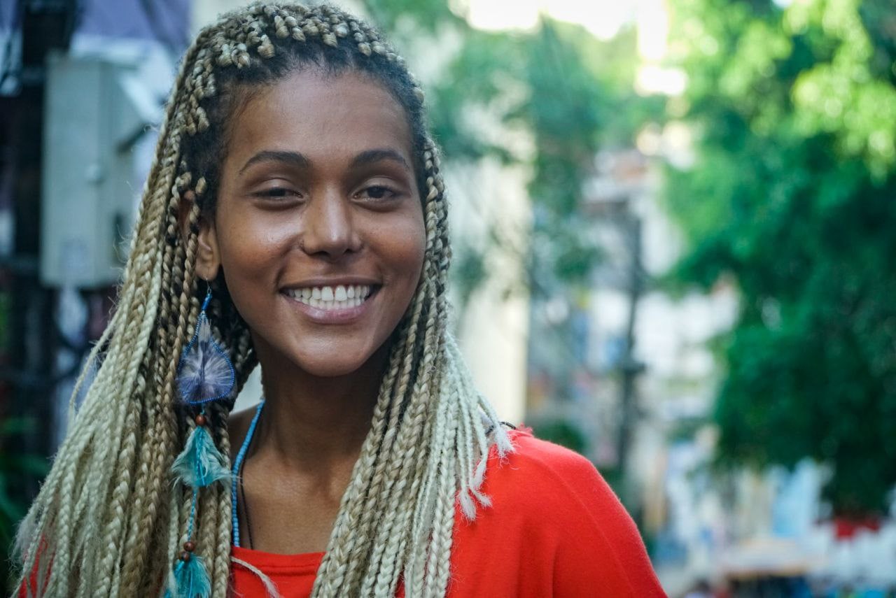 Dani Balbi (PCdoB), uma das primeiras deputadas estaduais transexuais do Brasil, parte da ALERJ a partir de 2023.