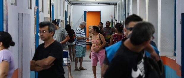 Moradores aguardam pouco tempo para votar no 2º turno das eleições de 2022. Foto: Alexandre Cerqueira/RioOnWatch
