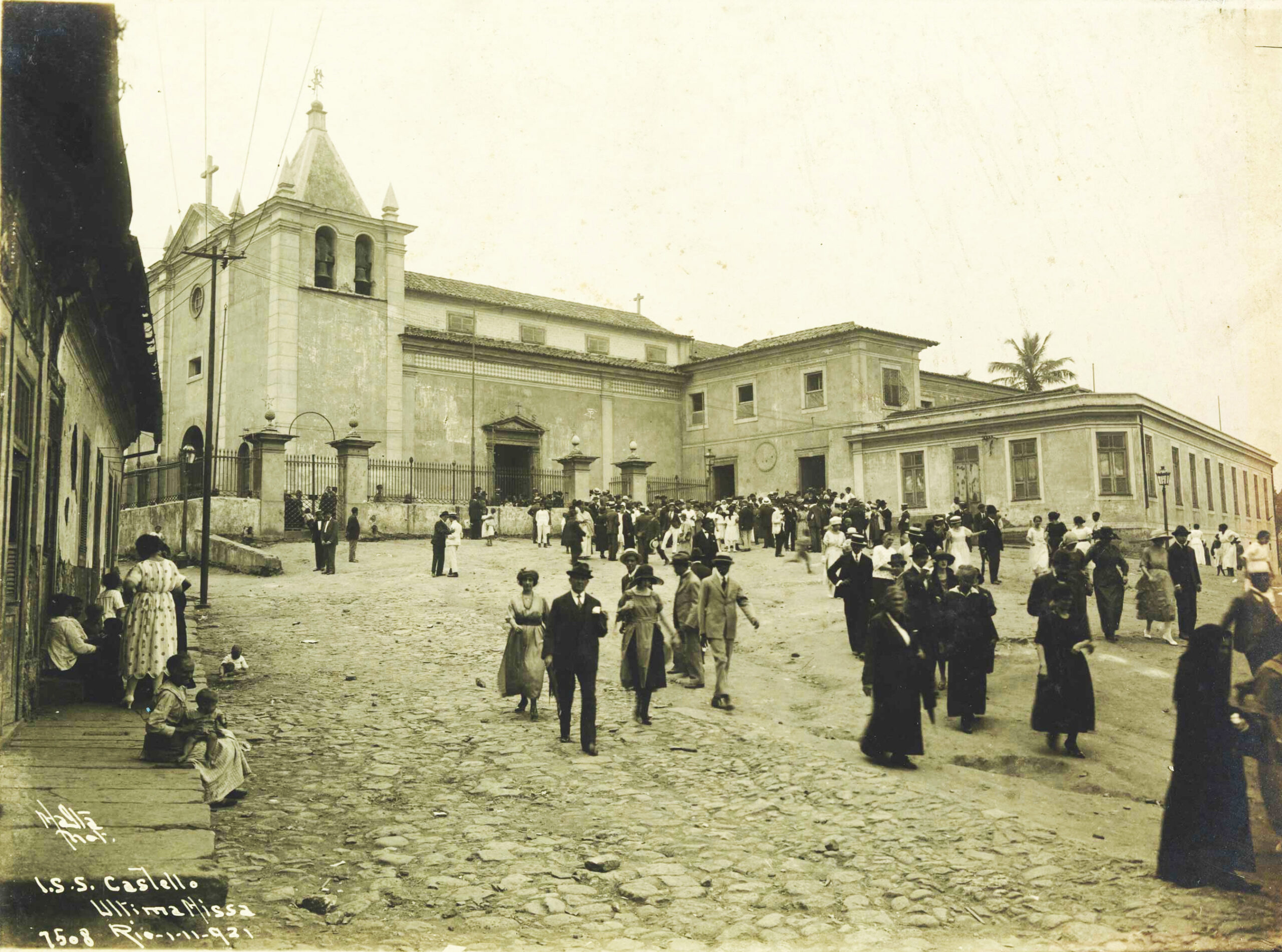 Largo da Igreja de São Sebastião do Rio de Janeiro, no dia da realização de sua última missa. Foto: Augusto Malta