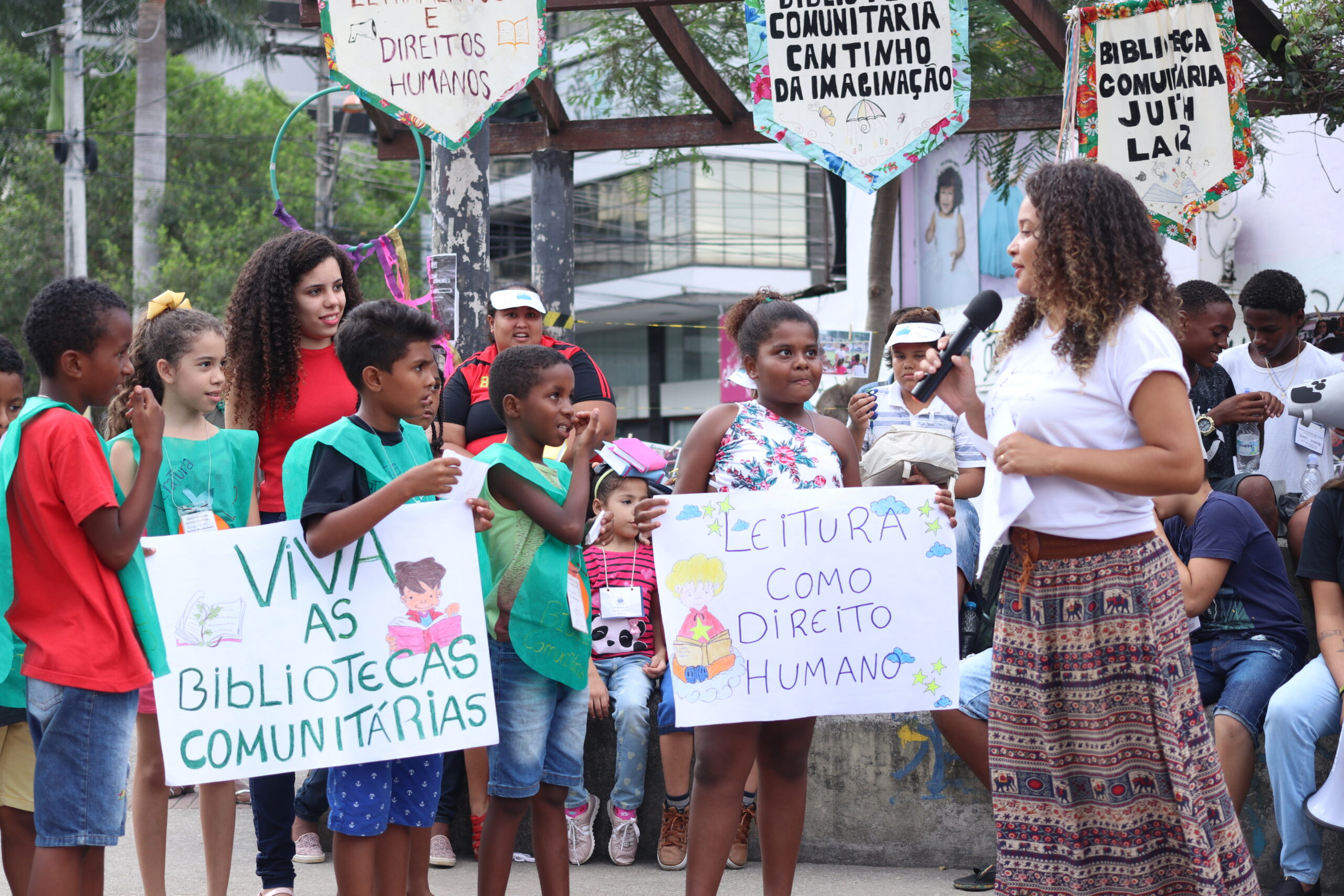 Parada do Livro na Praça dos Direitos Humanos. Foto: Nathália Cabral