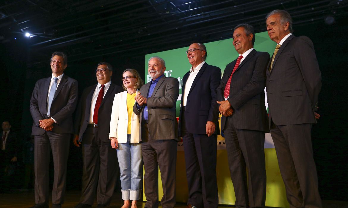 O Presidente-Eleito Luiz Inácio Lula da Silva anuncia ministros durante coletiva no CCBB Brasília. Foto: Marcelo Camargo/Agência Brasil