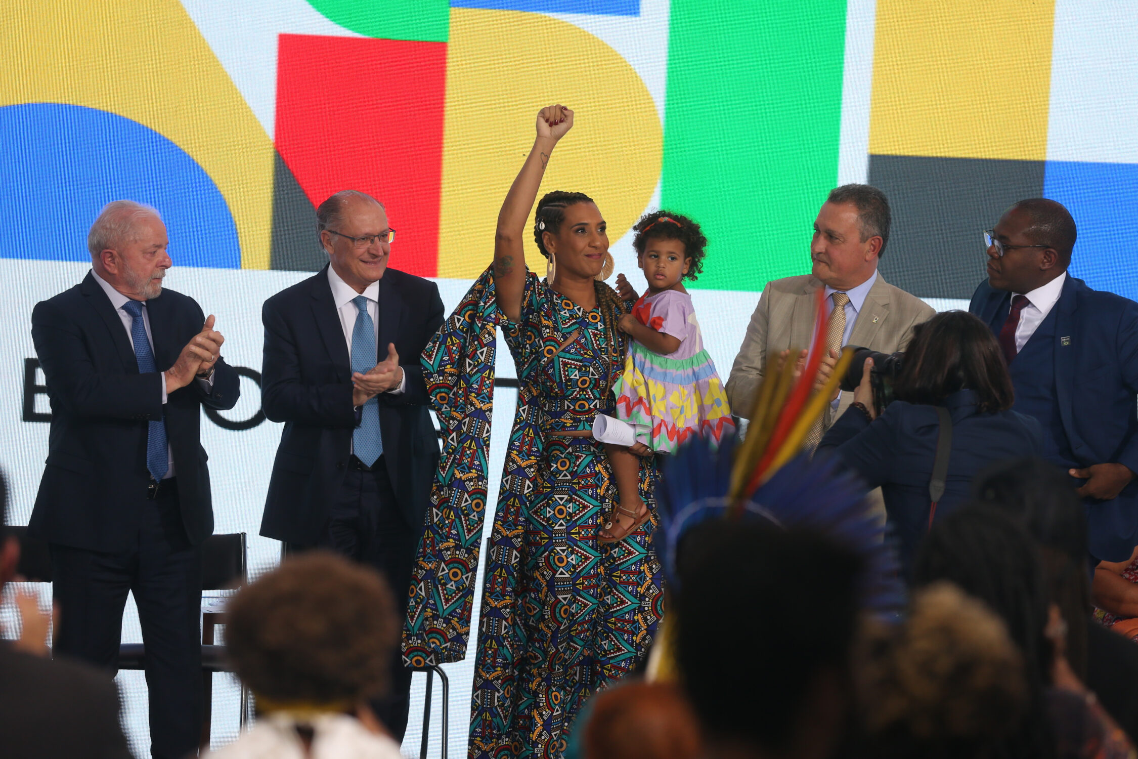 O presidente Luiz Inácio Lula da Silva, participa da cerimônia de posse das ministras da Igualdade Racial, Anielle Franco, e dos Povos Indígenas, Sonia Guajajara. Foto: Valter Capanema/ Agência Brasil