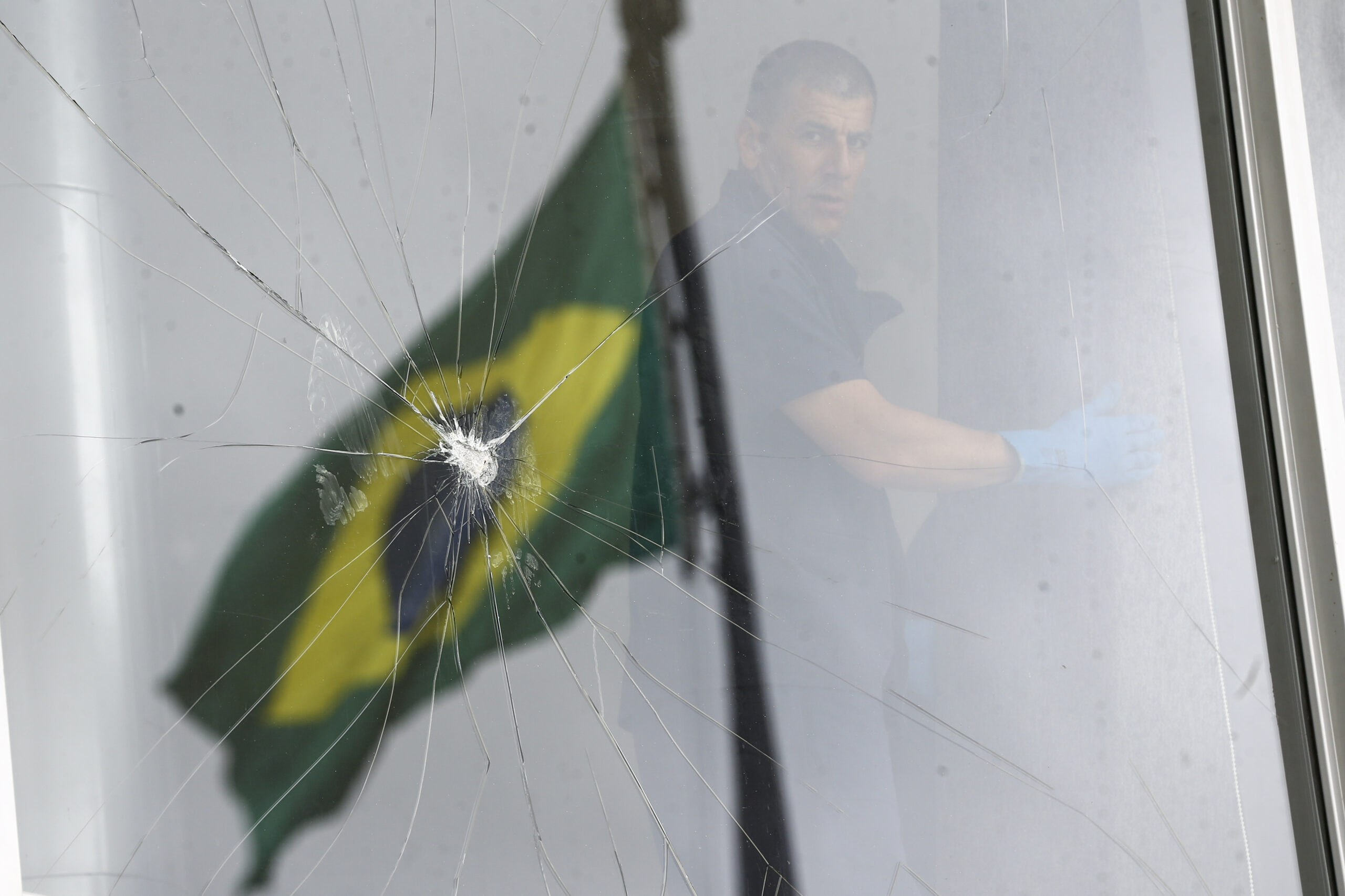 Vidraças danificadas no Palácio do Planalto. Foto: Marcelo Camargo/Agência Brasil