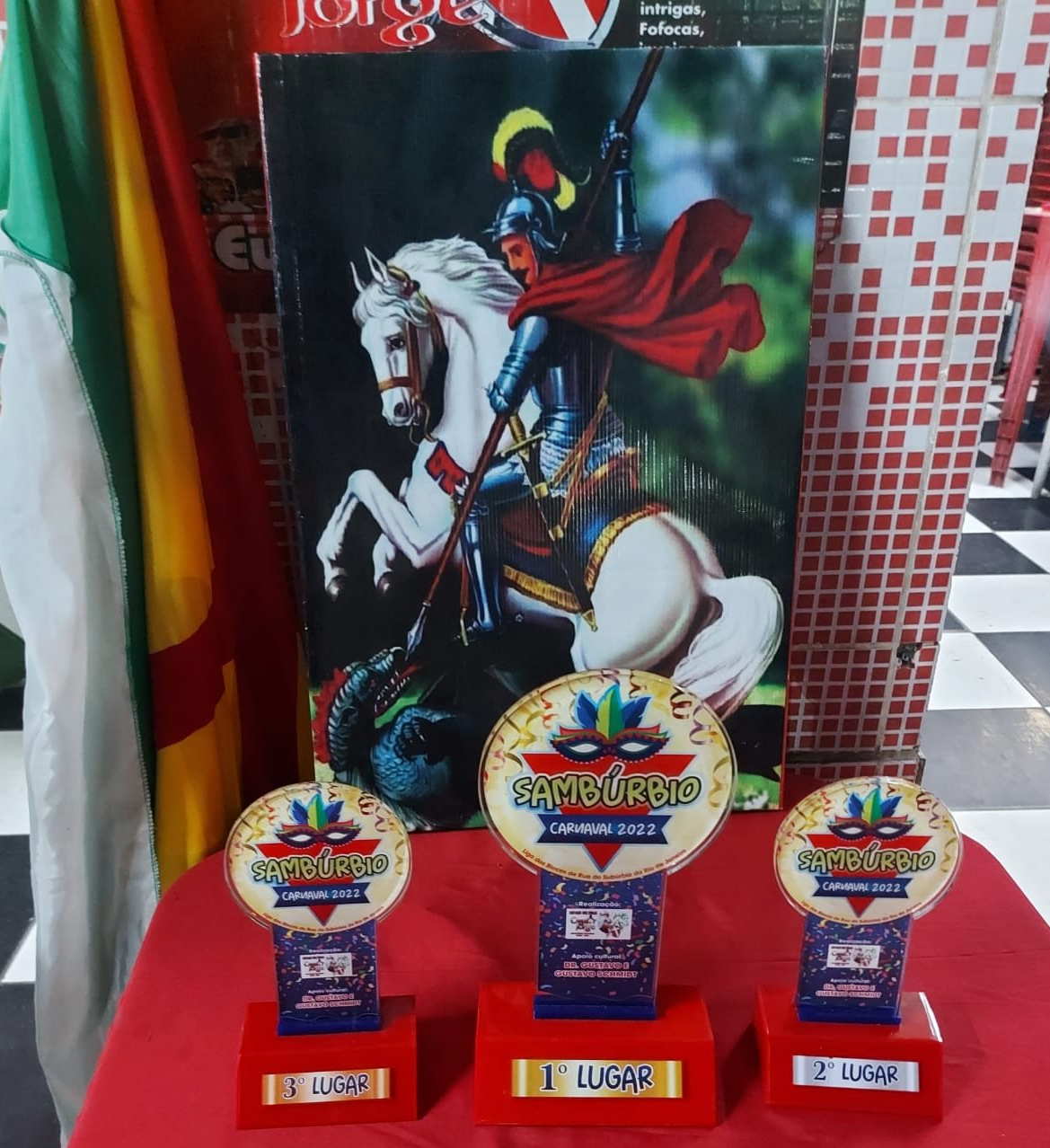 Troféus da premiação do Carnaval Sambúrbio 2022. Foto: Bloco Bola Club