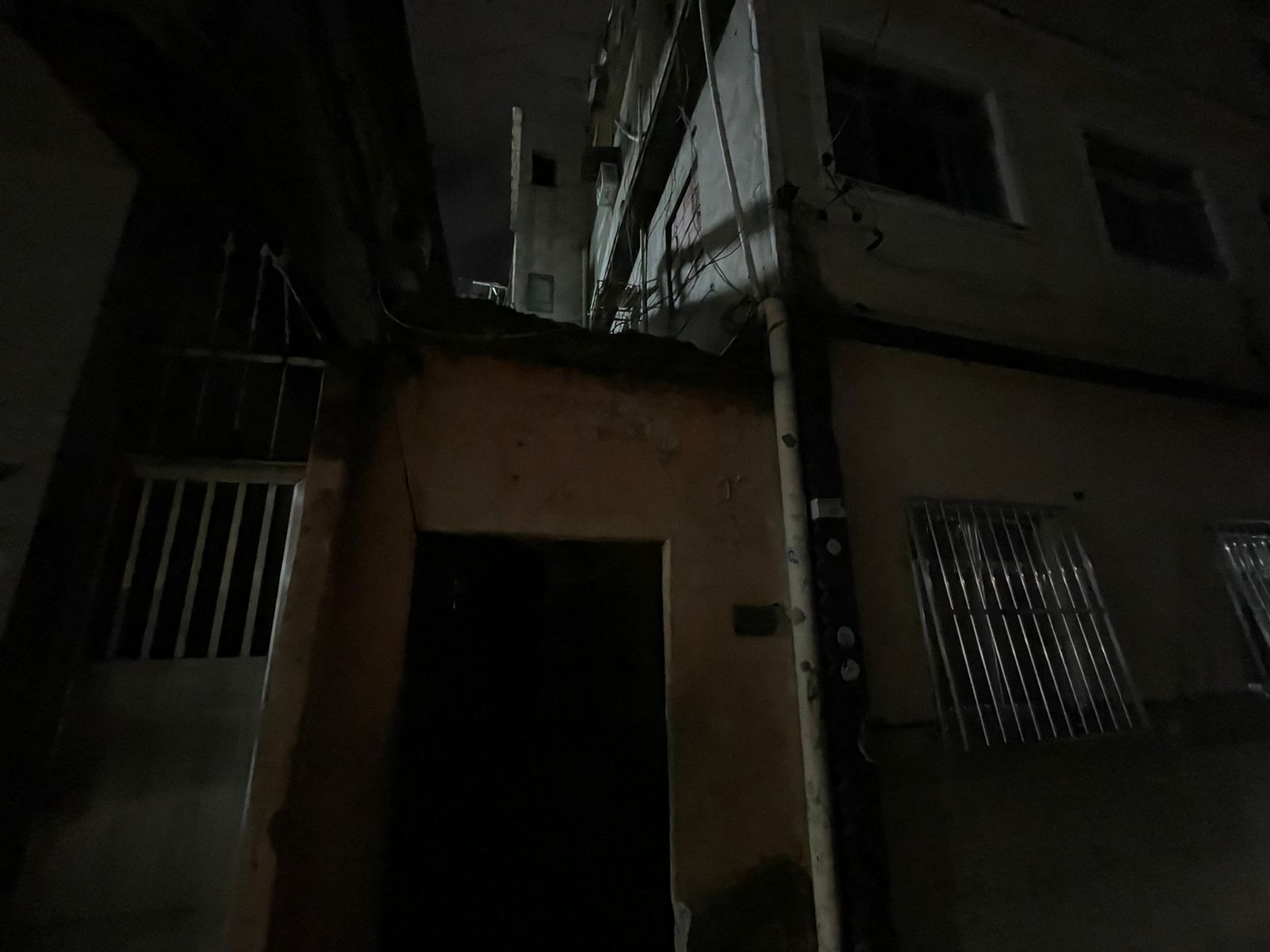 Casas às escuras no Parque Maré sofrem com a quarta noite sem luz. Foto: Arquivo de morador