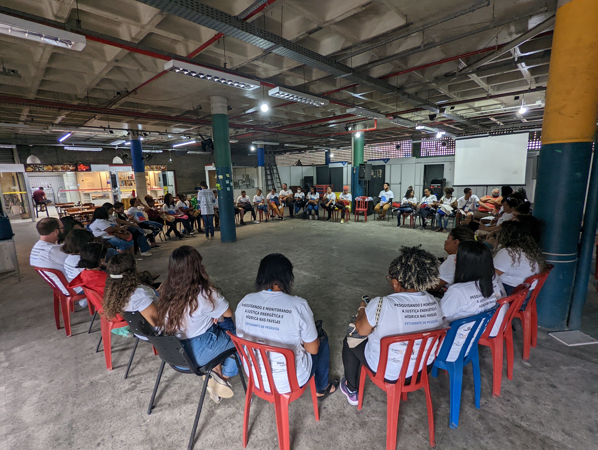Curso "Pesquisando e Monitorando Justiça Hídrica e Energética nas Favelas", na SOS Providência. Foto: Luiza de Andrade