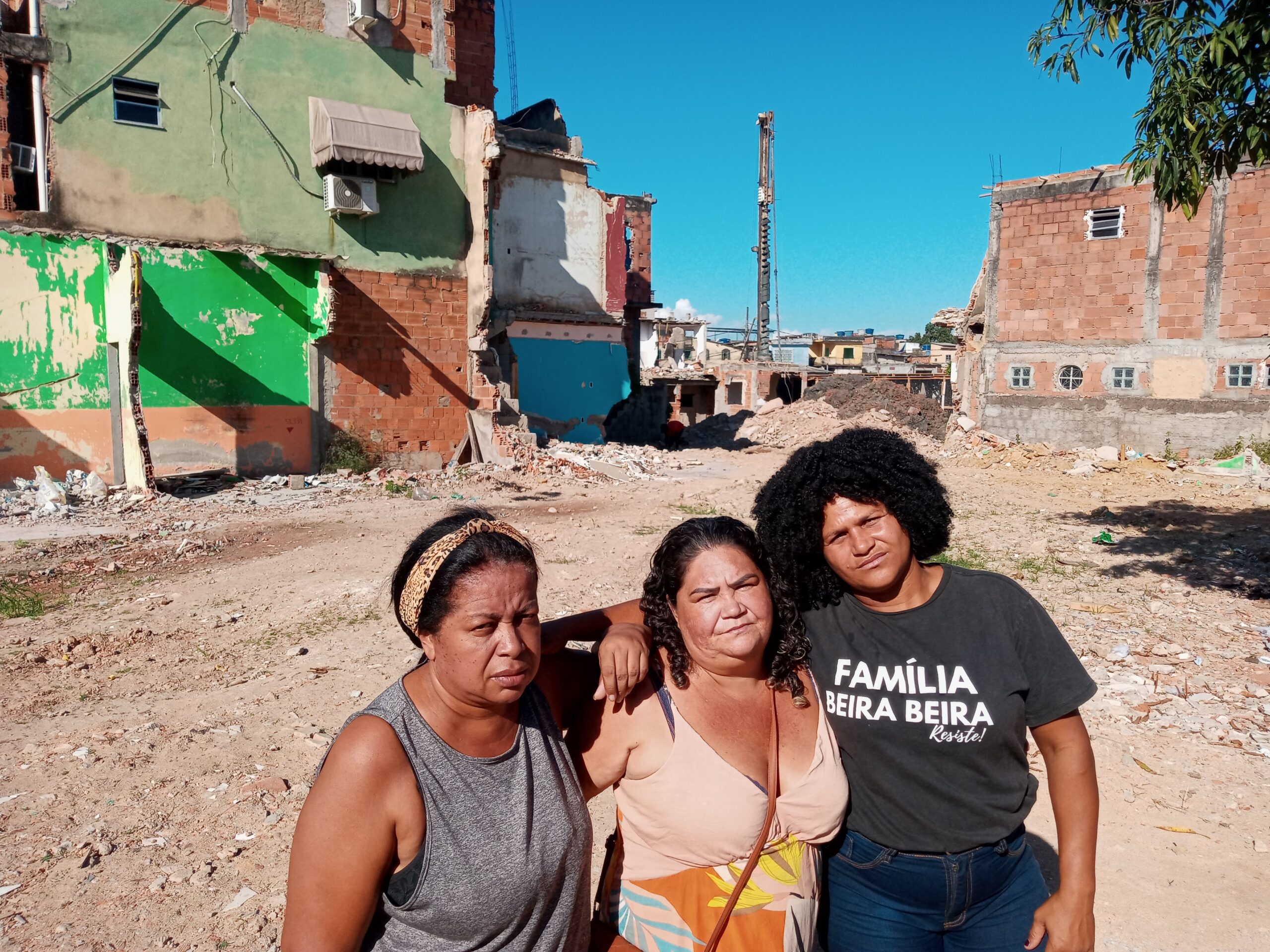 Da esquerda para direita, as moradoras e ativistas Glaucia Quirino, Rose Silva, ambas da Favela do Lixão, e Veinha, moradora da Beira-Beira. Foto: Fabio Leon