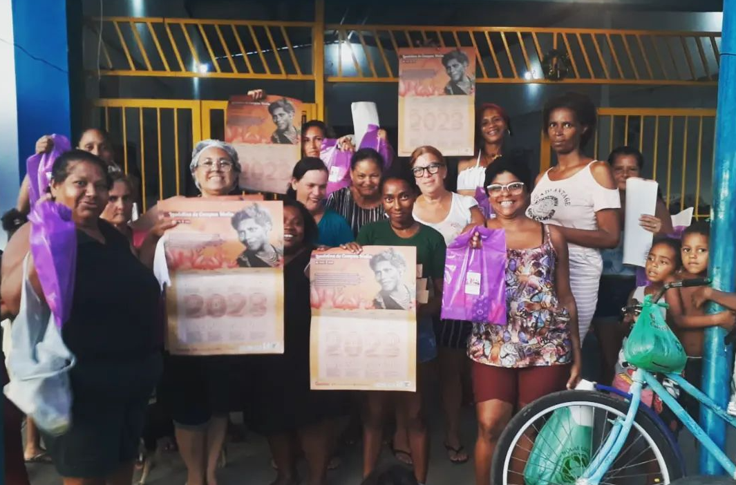 Mulheres do Engenho, em Itaguaí, participam de atividade promovida pela A.M.I.G.A.S. na sede da A.M.E. para o Dia Internacional da Mulher. Foto: Instagram da A.M.I.G.A.S.