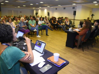 Roda de conversa durante o seminário discute as representações, classificações e narrativas sobre as favelas e comunidades urbanas e o papel do IBGE. Foto: IBGE