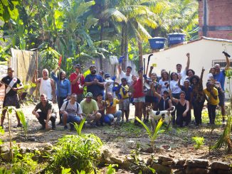 Equipe voluntária do Mutirão Vila da Lagoa na Barra da Tijuca no dia 17 de agosto. Foto: Amanda Baroni