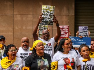 Manifestantes se reúnem em frente ao Tribunal de Justiça do Rio de Janeiro para o Amanhecer por Marielle Franco e Anderson Gomes. Foto: Alexandre Cerqueira/ComCat