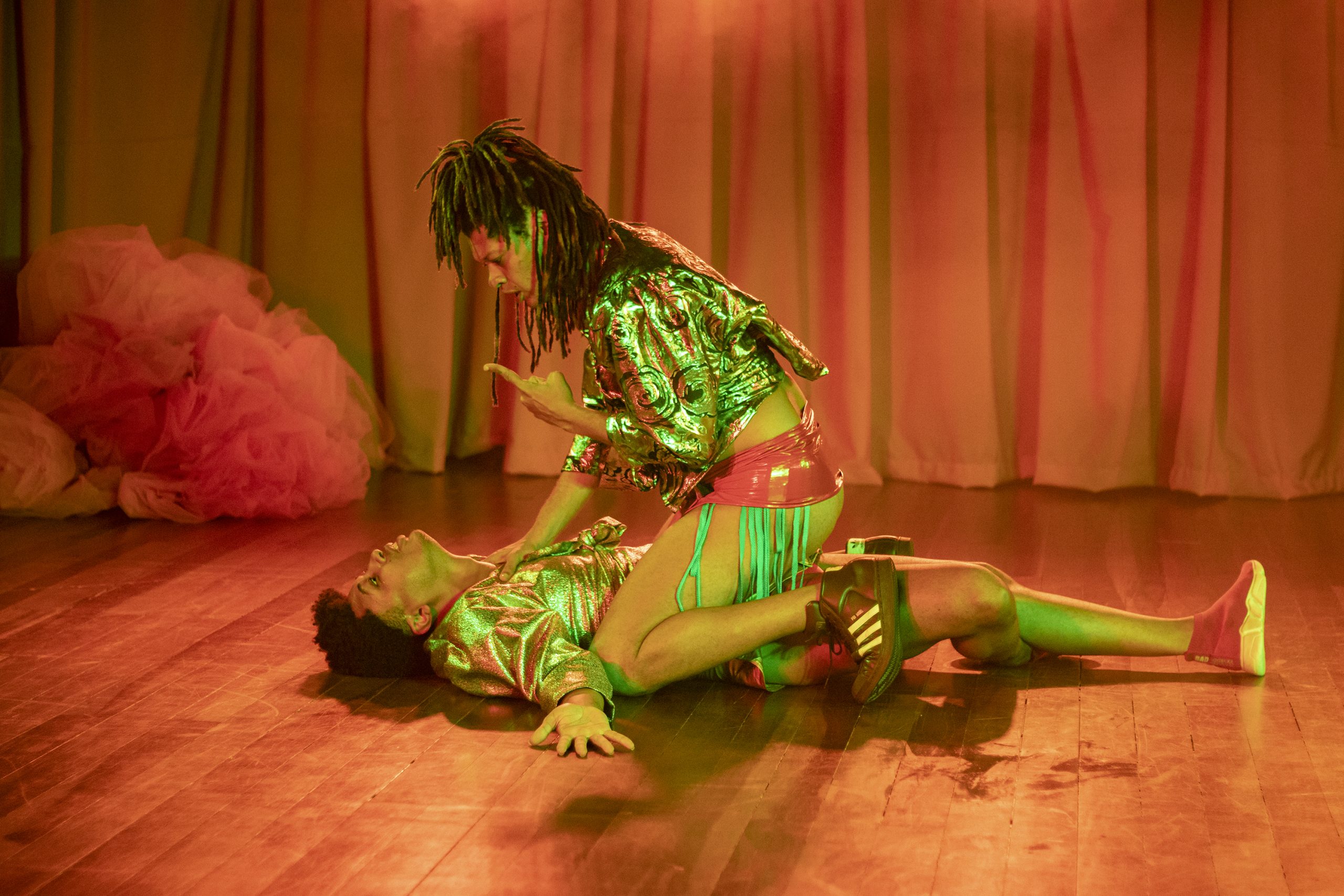 Em meio a tapas e empurrões, as irmãs Lino entram em conflito na cena. Foto: Ana Cristina da Silva/Jornal O Cidadão Em meio a tapas e empurrões, as irmãs Lino entram em conflito na cena. Foto: Ana Cristina da Silva/Jornal O Cidadão