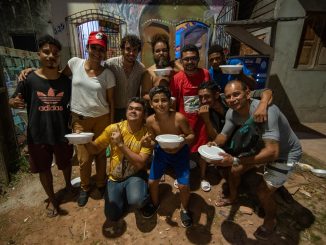 O Chalé da Paz, o Coletivo Tela Firme, o MST e a Cúpula dos Povos distribuíram 2.200 refeições para os moradores de Terra Firme durante três dias. Foto: Bárbara Dias