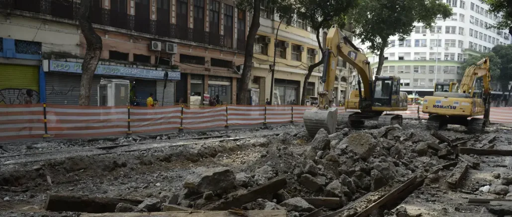 Africanos mortos nos tumbeiros ou ao chegarem eram enterrados em frente à Igreja de Santa Rita, no Centro. Obras do VLT redescobriram o cemitério e milhares de restos mortais. Foto: Tomaz Silva/Agência Brasil