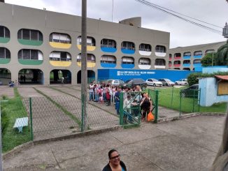 CIEP 172 - Nelson Rodrigues, em Comendador Soares, no bairro de Nova Iguaçu. Estes importantes equipamentos de ensino nasceram para se integrar aos territórios aos quais pertenciam. Foto: Arquivo pessoal