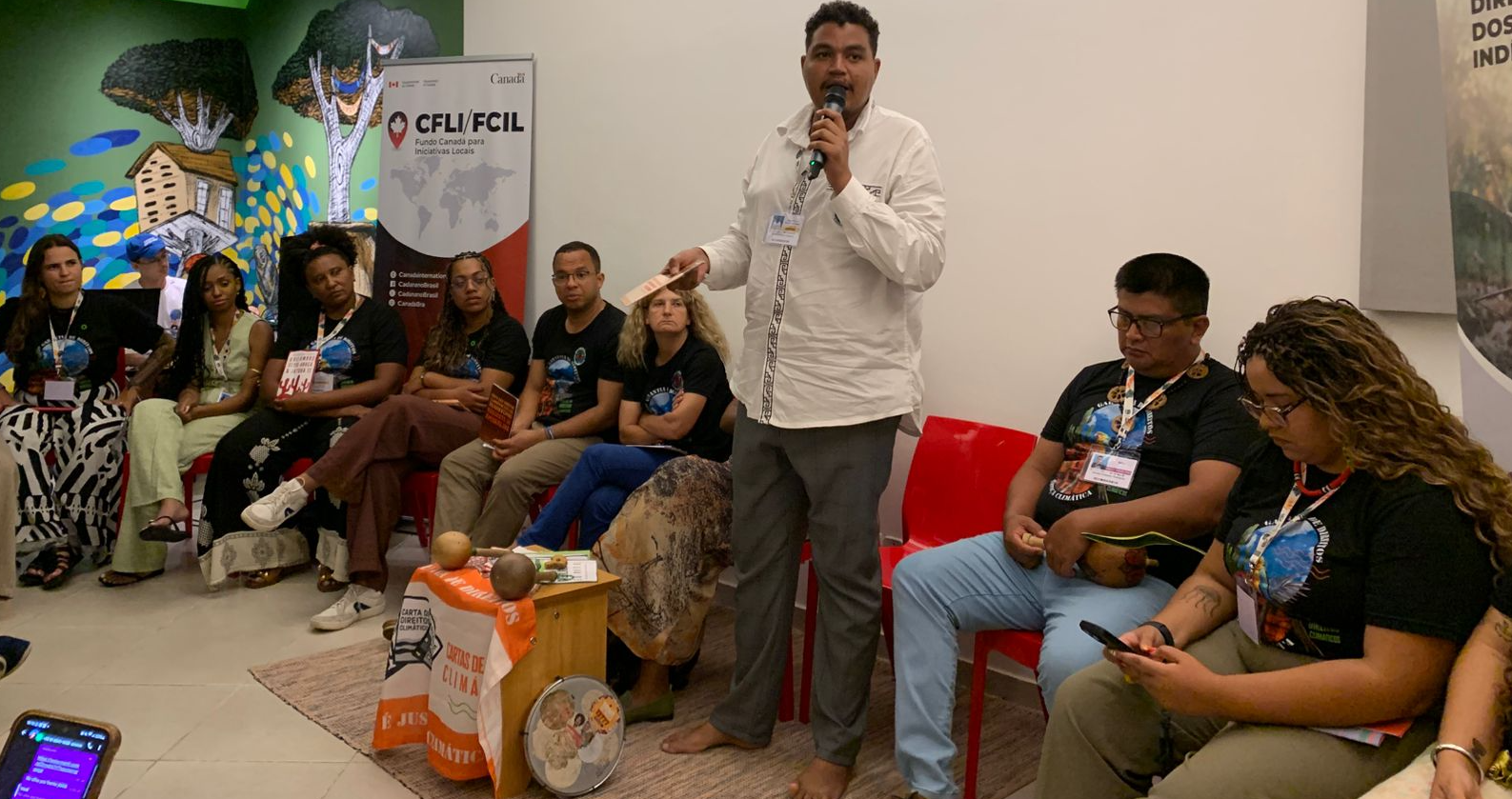 Cosme Felippsen apresenta a Carta do Morro da Providência e Pequena África na Casa da Cidade durante a COP30 em Belém. Foto: Bárbara Dias Cosme Felippsen apresenta a Carta do Morro da Providência e Pequena África na Casa da Cidade durante a COP30 em Belém. Foto: Bárbara Dias