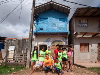 Crianças e jovens do Chalé da Paz, em Terra Firme, Belém, participaram da Cúpula das Infâncias na Cúpula dos Povos, evento paralelo à COP 30, organizado pela sociedade civil. Foto: Bárbara Dias
