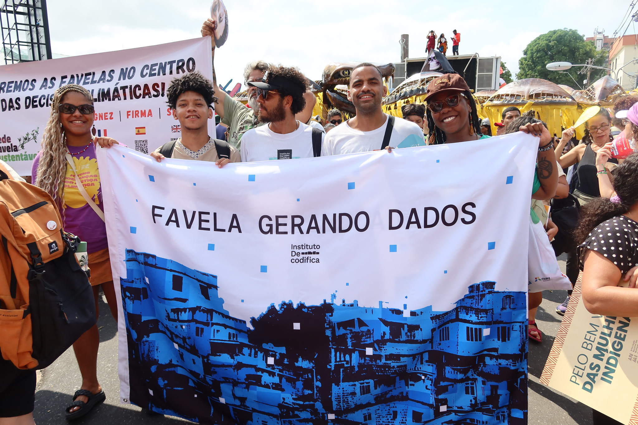 Onze integrantes do Instituto Decodifica, de várias regiões do Brasil, estiveram em Belém apresentando sua pesquisa lançada na COP30: "Retratos das Enchentes." Foto: Bárbara Dias Onze integrantes do Instituto Decodifica, de várias regiões do Brasil, estiveram em Belém apresentando sua pesquisa lançada na COP30: "Retratos das Enchentes." Foto: Bárbara Dias