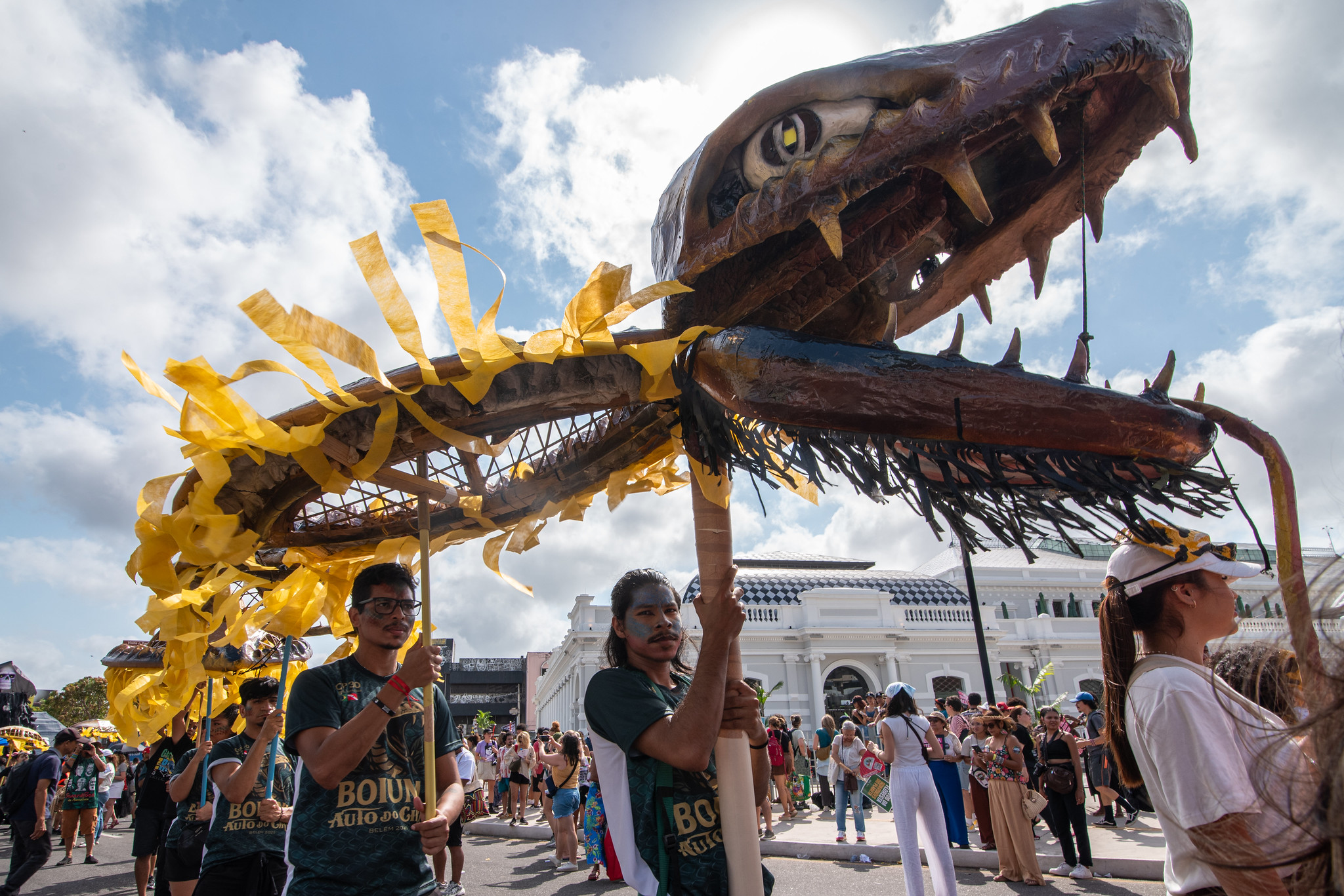 Movimentos do mundo todo levaram faixas, cartazes e até mesmo alegorias e performances para a Marcha Global pelo Clima. Foto Bárbara Dias Movimentos do mundo todo levaram faixas, cartazes e até mesmo alegorias e performances para a Marcha Global pelo Clima. Foto: Bárbara Dias