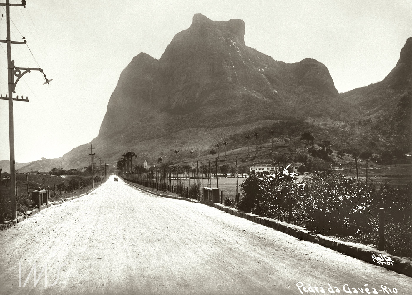 São Conrado e Pedra da Gávea, vista da autoestrada Lagoa-Barra. Foto: Augusto Malta de 1924. Foto: Acervo IMS/Reprodução São Conrado e Pedra da Gávea, vista da autoestrada Lagoa-Barra. Foto: Augusto Malta de 1924. Foto: Acervo IMS/Reprodução
