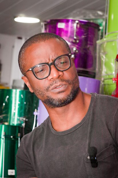 Quininho, fundador do projeto Mulecada que Agita, em 2017, cria da Serrinha e músico profissional, diz sempre ter entendido a importância dos projetos sociais. Foto: Rhuan Gonçalves