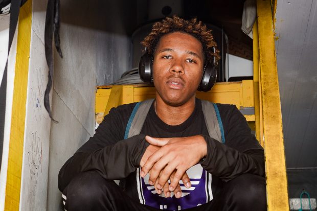 William Mendonça, de 23 anos, trabalha mais na parte administrativa, que permite com que Mulecada que Agita aconteça. Foto: Rhuan Gonçalves