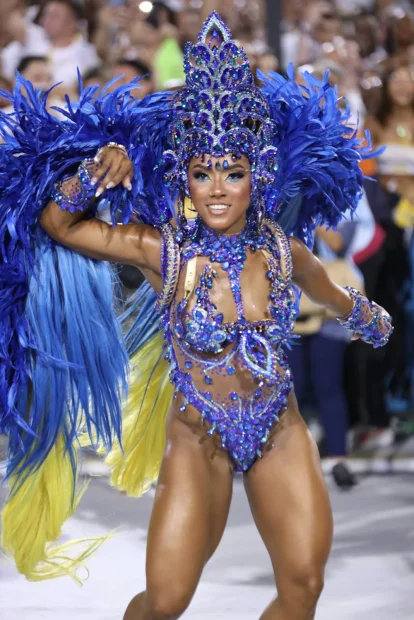 Mayara Lima, da comunidade do Tuiuti, reina desde 2022 pela escola de mesmo nome. Foto: Reprodução BrasilNews