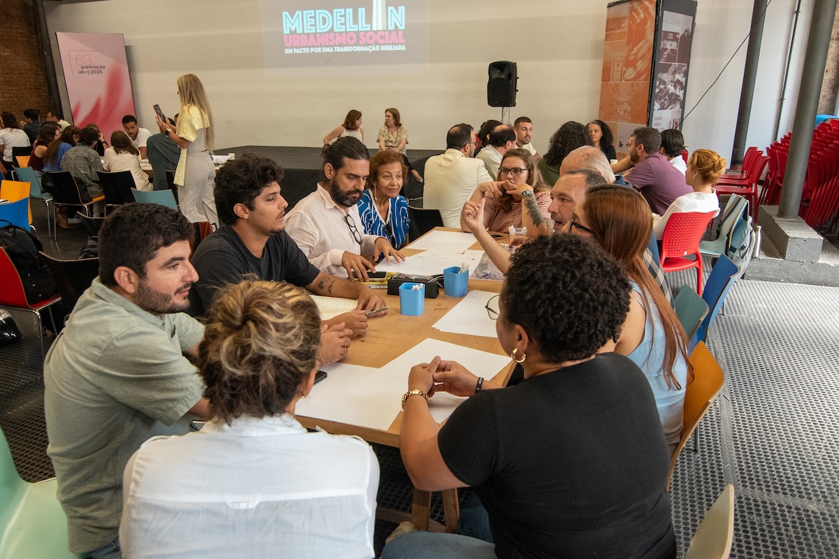 Oficina na IAB durante Encontro Internacional de Favelas