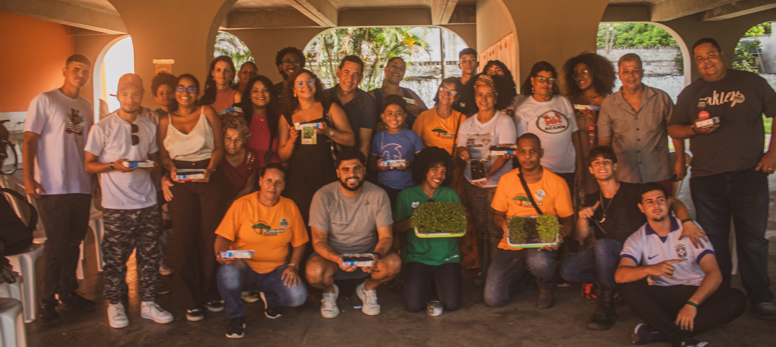 Feira de economia local: Expositoras apresentam produtos artesanais durante o evento, reforçando a importância das economias populares e do bem viver como práticas de resistência. Foto: Carolina Santos Feira de economia local: Expositoras apresentam produtos artesanais durante o evento, reforçando a importância das economias populares e do bem viver como práticas de resistência. Foto: Carolina Santos